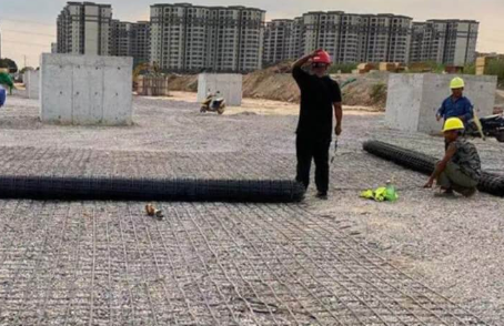 绿园土工格栅铺设前地基要怎么处理？